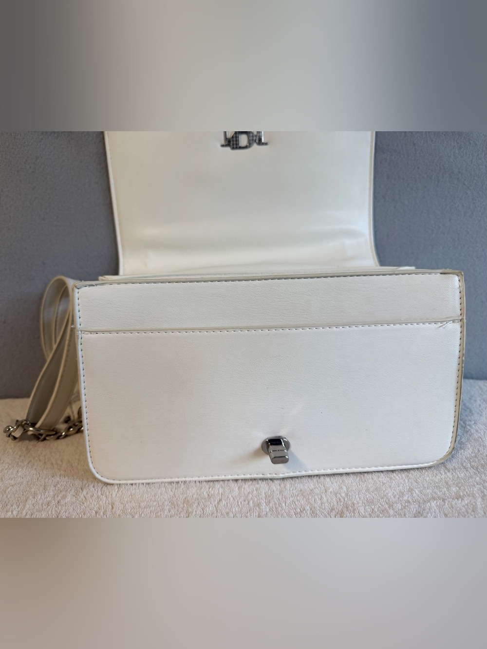 Badgley Mischka Bridal White Letter Lock Quilted & Pearl's Crossbody - Picture 3 of 13